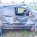 Casal morre em acidente após carro capotar diversas vezes Casal morre em acidente após carro capotar diversas vezes
