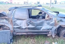 Casal morre em acidente após carro capotar diversas vezes Casal morre em acidente após carro capotar diversas vezes