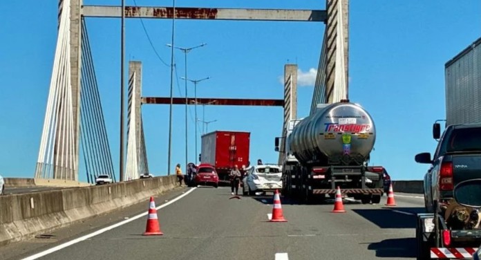 foto do acidente na BR-448, em canoas