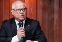 Ex-presidente do INSS Alessandro Stefanutto é preso pela PF em operação que apura fraudes bilionárias foto mostra o ex-presidente do INSS alessandro stefanutto