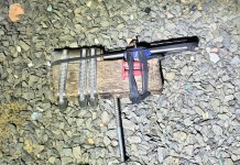 Morador de Canoas perde dedos após arma artesanal abandonada por motociclista explodir na foto, arma artesanal canoas