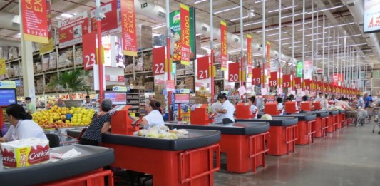 Atacado em Canoas flexibiliza jornada de trabalho para beneficiar funcionários na foto, atacado em canoas flexibiliza jornada de trabalho
