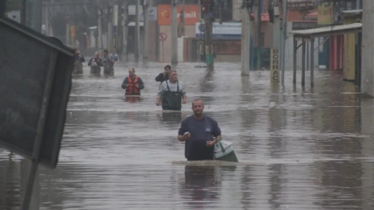 auxilio para familias atingidas pela enchente