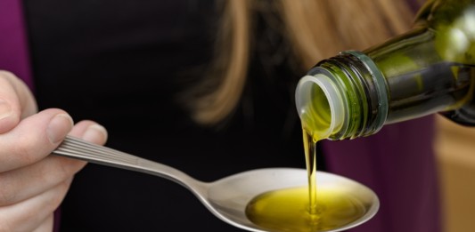 Escândalo do azeite: 4 novas marcas são proibidas pela Anvisa e total de produtos impróprios dispara para 25 em 2025 foto de azeite