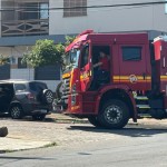 Bombeiros de Canoas são acionados após veículo pegar fogo Bombeiros de Canoas são acionados após veículo pegar fogo