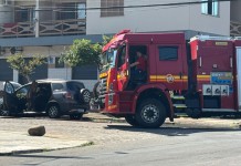 Bombeiros de Canoas são acionados após veículo pegar fogo Bombeiros de Canoas são acionados após veículo pegar fogo