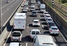 Motoristas enfrentam grande congestionamento na BR-116 em Canoas; Veja motivo na foto, BR-116 Canoas congestionamento