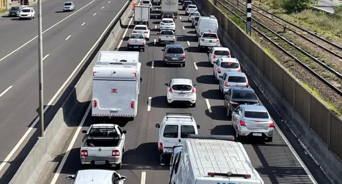 na foto, BR-116 Canoas congestionamento