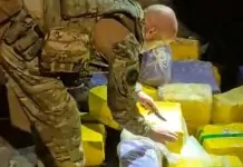 Traficantes são presos na BR-386 em Nova Santa Rita com mais de 800kg de maconha escondidos em carga de milho na foto, droga na BR-386 em Nova Santa Rita