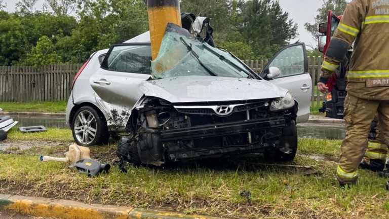 O carro do casal que ficou ferido em são leopoldo