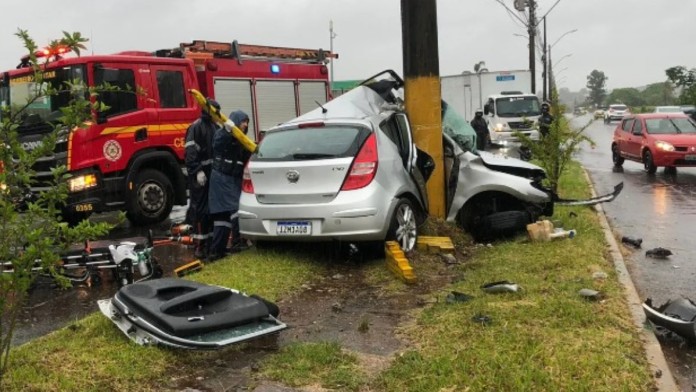 O acidente que envolveu um casal que ficou ferido em São Leopoldo