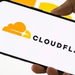 foto mostra celular com a cloudflare