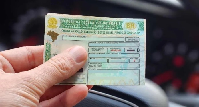 Nova lei pode endurecer regras e impor suspensão da CNH por 12 meses: multa chega perto de R$ 3 mil