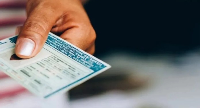 Mulheres vítimas de violência doméstica passam a ter direito à CNH Popular