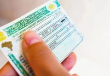 foto ilustra o documento da CNH social