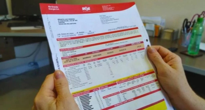 na foto, conta de luz mais cara