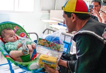 Crianças internadas no Hospital Universitário de Canoas recebem doação de brinquedos Crianças internadas no Hospital Universitário de Canoas recebem doação de brinquedos