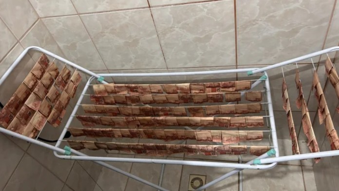 O dinheiro que estava secando no varal em Santa Catarina