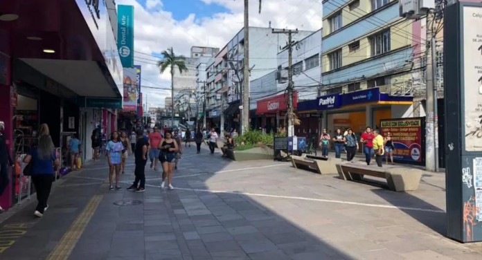 na foto, feriado Canoas