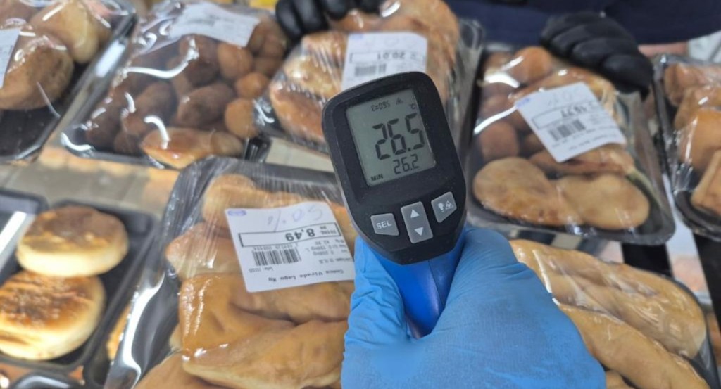 a foto, fiscalização em alimentos de supermercado