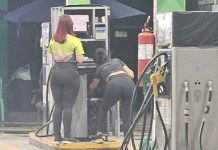 Frentista de cropped: funcionária pede demissão após pressão por uniforme considerado inadequado Frentista de cropped: funcionária pede demissão após pressão por uniforme considerado inadequado