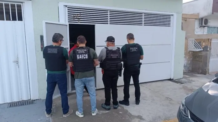 os funcionários que foram presos após desviar milhões