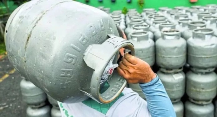 Foto mostra botijão do Gás do Povo