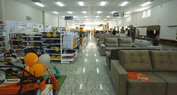 na foto, loja de grupo em nova santa rita