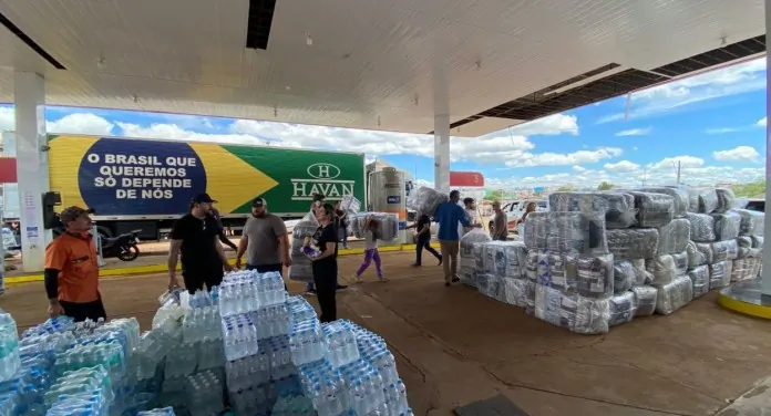 foto das doações enviadas pelo empresário e dono das lojas havan, luciano hang, para as vítimas do tornado em cidade do paraná.