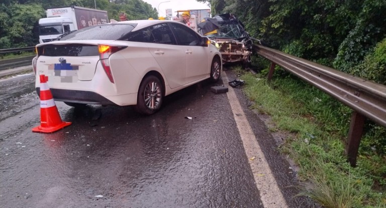 Homem morre em acidente entre três carros e caminhão na BR-386 em Nova Santa Rita