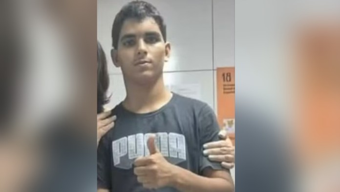 o homem que morreu após se atacado por leão em zoólogico