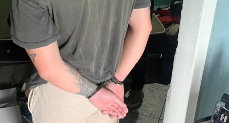 na foto, homem preso Canoas