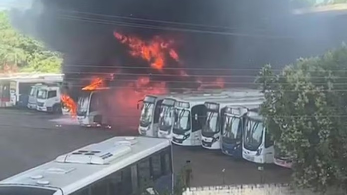 incêndio em empresa de ônibus em sapucaia do sul