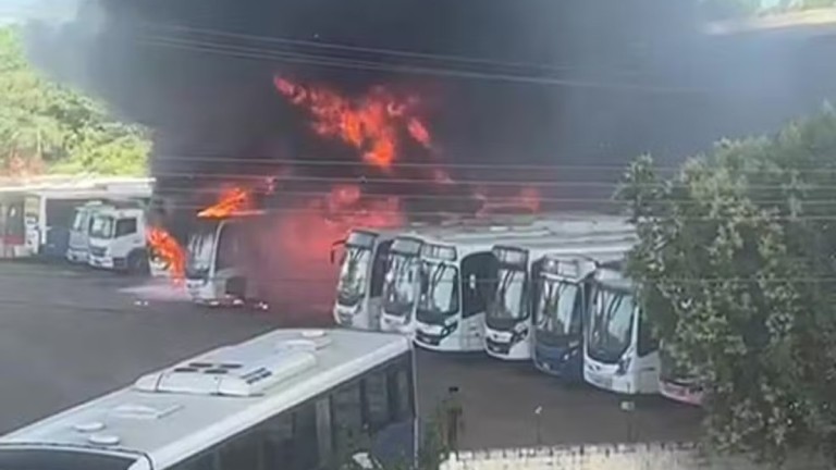 incêndio em empresa de ônibus em sapucaia do sul