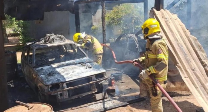 na foto, incêndio em nova santa rita
