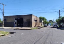 na foto, incêndio em oficina canoas