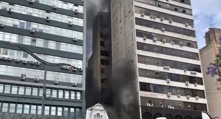 imagem do incêndio em porto alegre