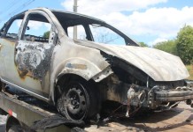 Carro tem perda total após incêndio em Canoas na foto, incêndio em veículo de Canoas