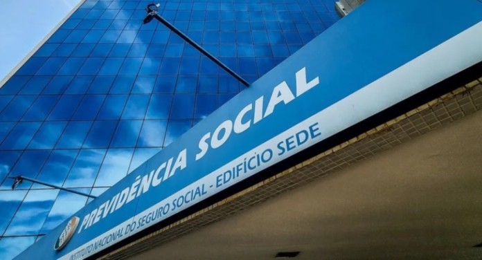 INSS libera R$ 12 bilhões em empréstimos em nome de menores e até bebês aparecem endividados