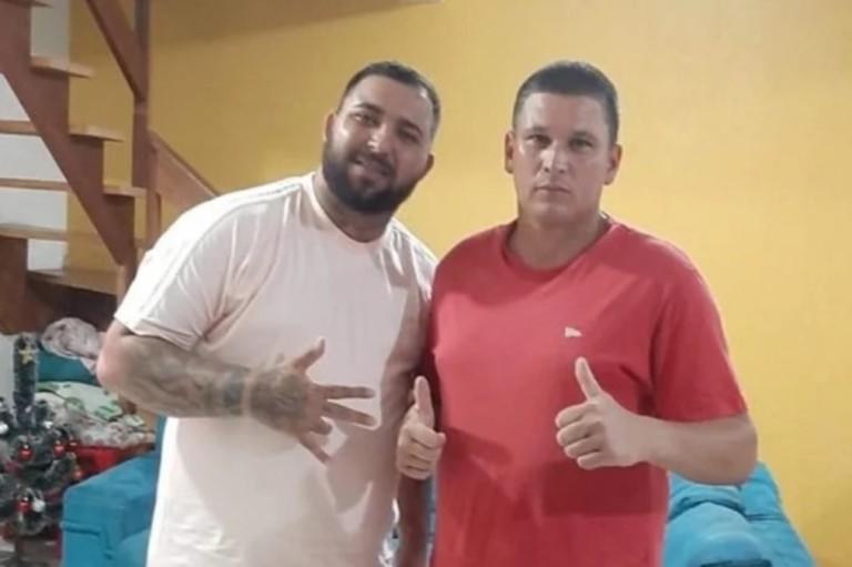 Os irmãos que foram encontrados mortos dentro de carro