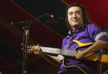 Foto mostra o cantor gaúcho João Chagas Leite.