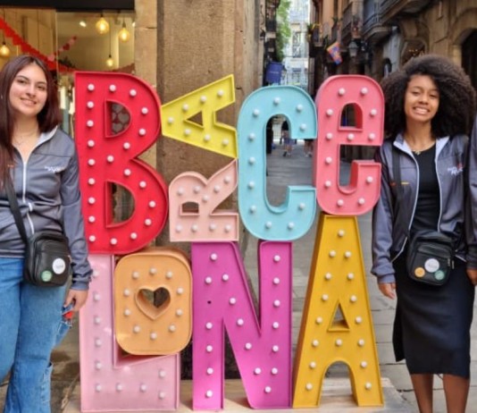 na foto, jovens de Canoas no intercâmbio