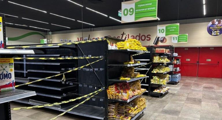 na foto, macromix no prédio carrefour