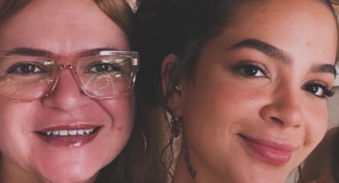Foto mostra a mãe de Mel Maia