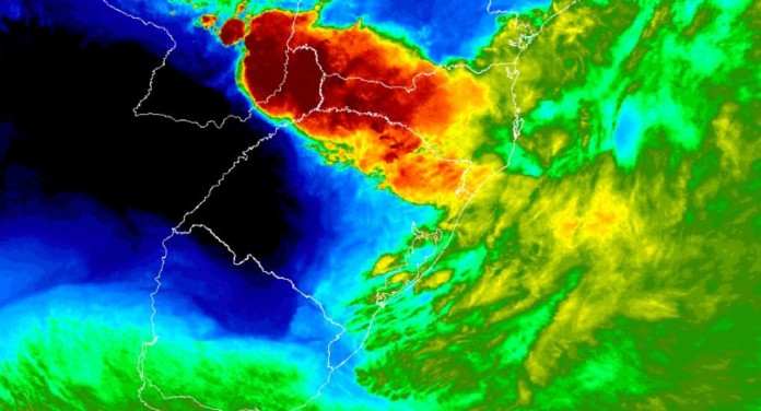 Meteorologista do Inmet comenta situação do RS diante de ciclone extratropical