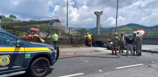 Motorista perde a vida após queda de passarela na BR-116