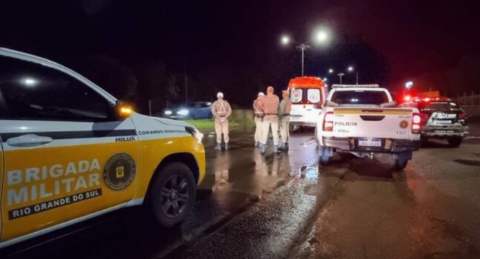 Mulher é atropelada e morta na RSC-153, em Passo Fundo; motorista fugiu sem prestar socorro