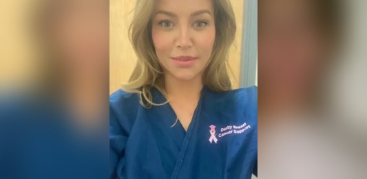 Mulher finge câncer terminal por 5 anos para ganhar prótese de silicone e presentes de luxo