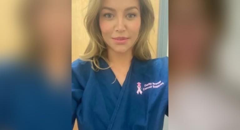 Mulher finge câncer terminal por 5 anos para ganhar prótese de silicone e presentes de luxo