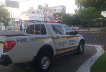 na foto, polícia na ocorrência de pai preso em Canoas